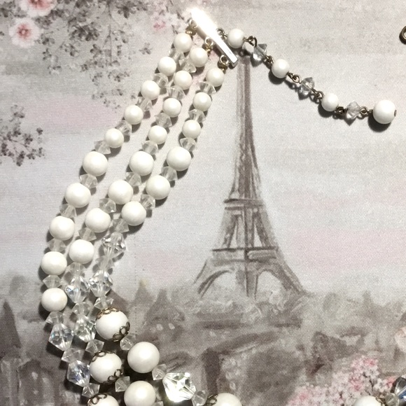Vintage 3 STRAND Bead NECKLACE White And Clear Beads - Picture 3 of 7